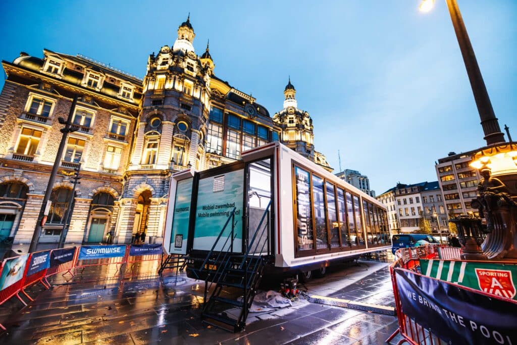 Mobile swimming pool of Swimwise at the sportinnovationcongress in Antwerp