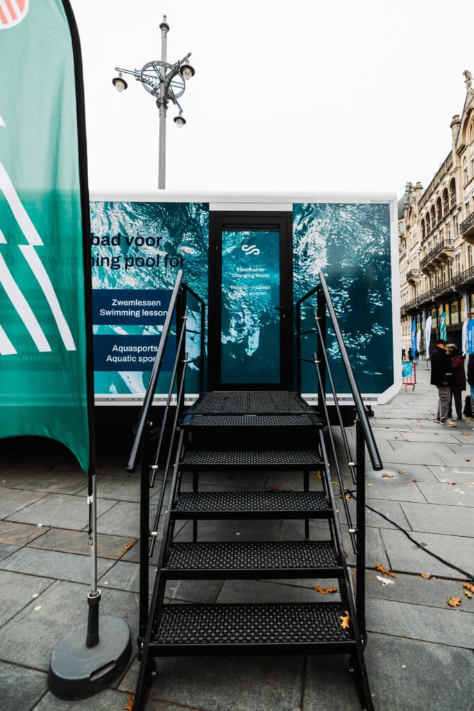 Mobile swimming pool of Swimwise at the sportinnovationcongress in Antwerp