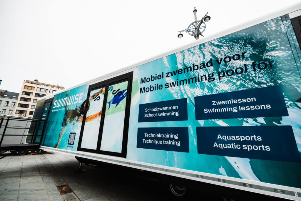 Mobile swimming pool of Swimwise at the sportinnovationcongress in Antwerp