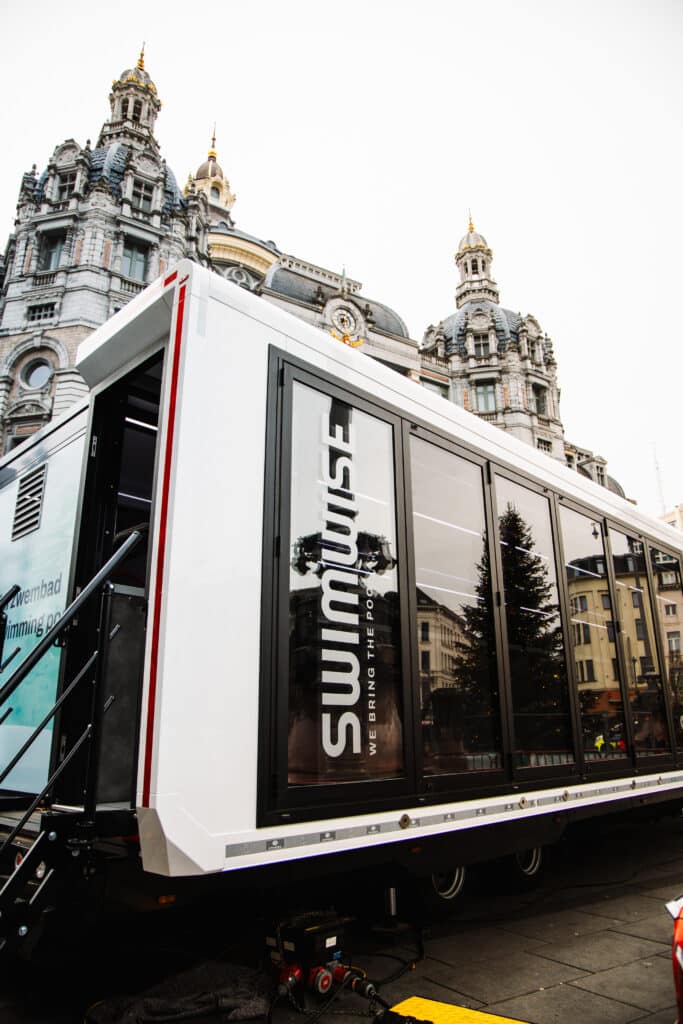 Mobile swimming pool of Swimwise at the sportinnovationcongress in Antwerp